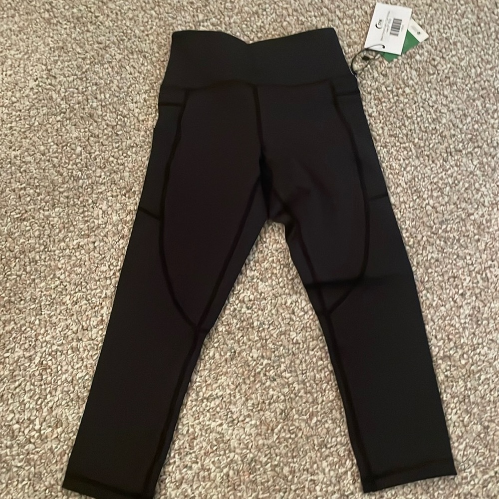 Black Pocket Light n Tight Hi-Rise Capri